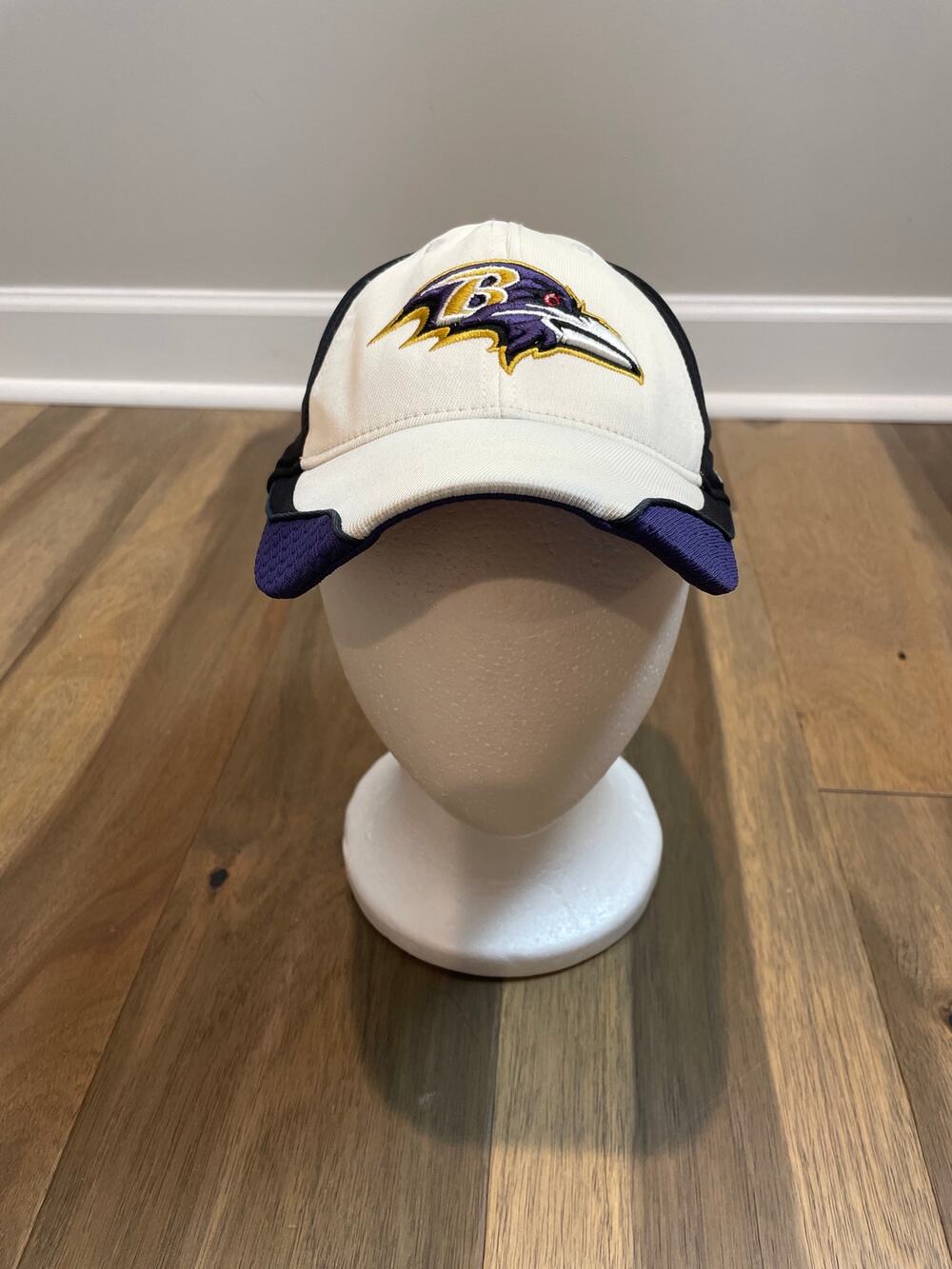 Reebok Onfield Hat Size S/M Ravens White Black Purple Structured NFL Embroidered